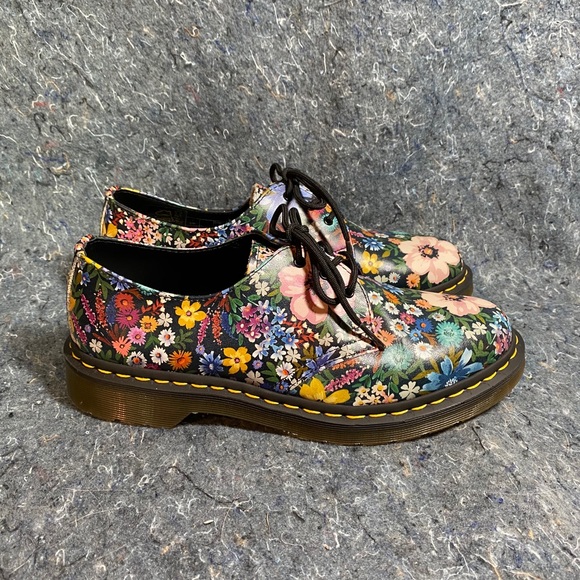 dr martens wanderflower